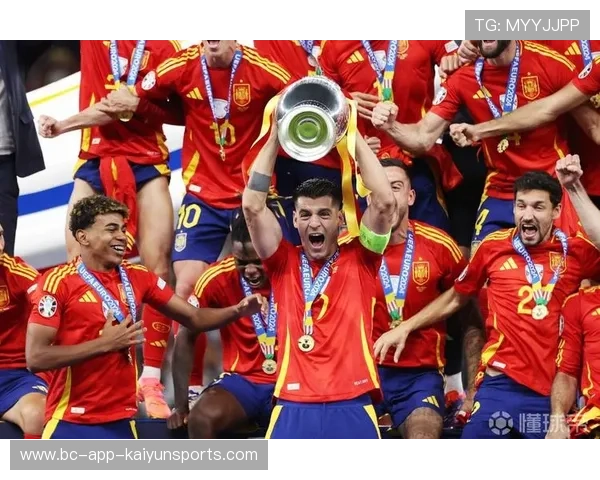 欧洲杯赛场上团队足球精神的崛起与球队整体进步的完美契合 欧洲杯赛场上团队足球精神的崛起与球队整体进步的完美契合