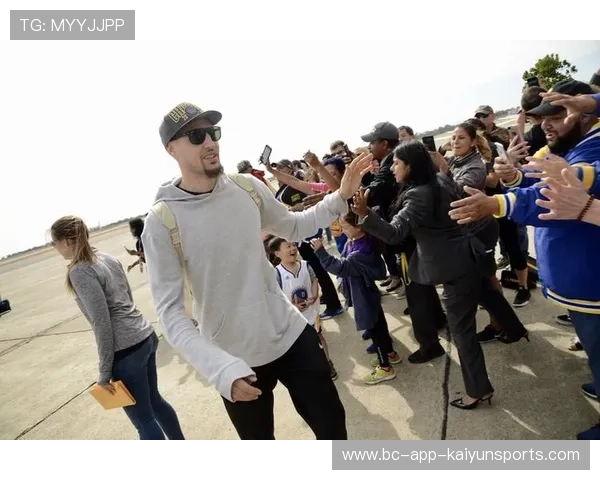 球员归队如英雄归来 球迷热烈欢迎再现激情岁月 球员归队如英雄归来 球迷热烈欢迎再现激情岁月