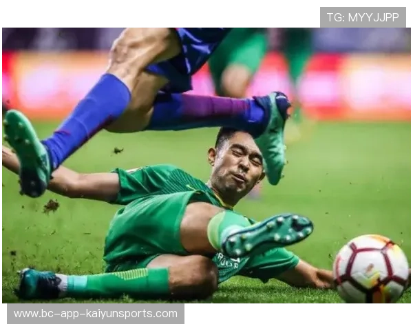 中场核心地位稳固,被誉为球队战术定海神针 中场核心地位稳固,被誉为球队战术定海神针