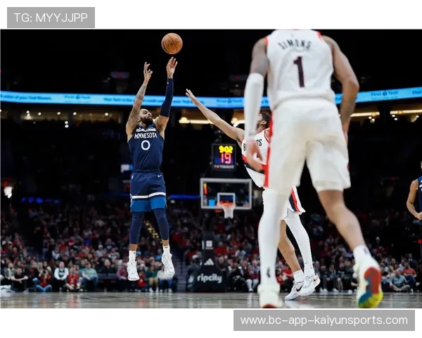 唐斯补篮完成两分,森林狼主场掌声雷动 唐斯补篮完成两分,森林狼主场掌声雷动