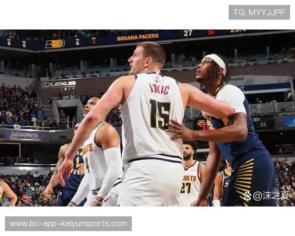 约基奇篮下挂框扣篮得手,掘金稳稳推进